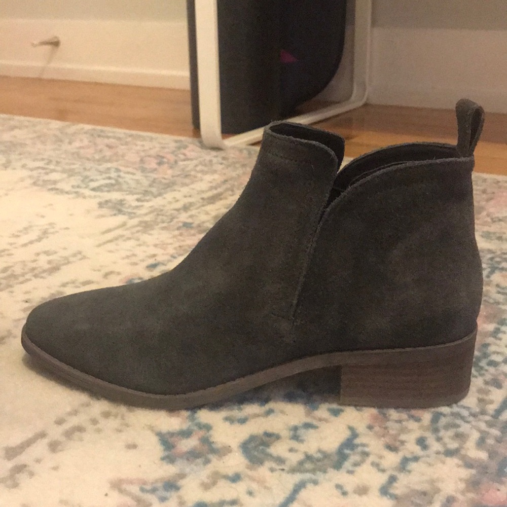 Dolce Vita booties in dark grey